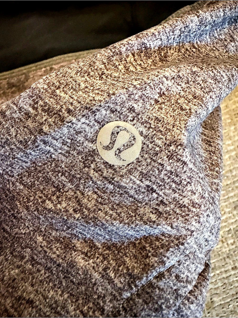 lululemon Track That Mid-Rise Short 4” Gray & Black Size 6 - Picture 3 of 4